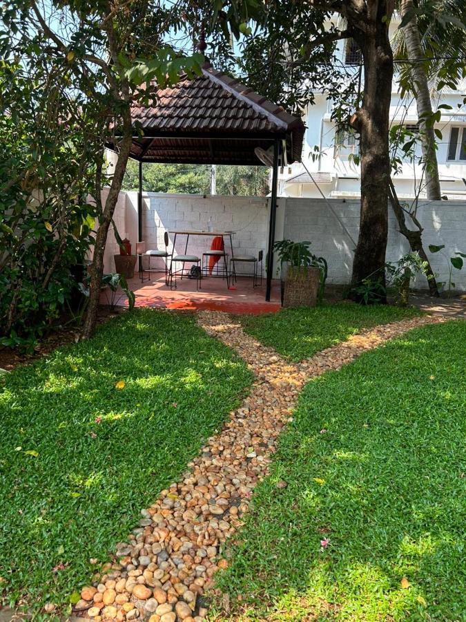 Lannister Inn Kochi Exterior photo