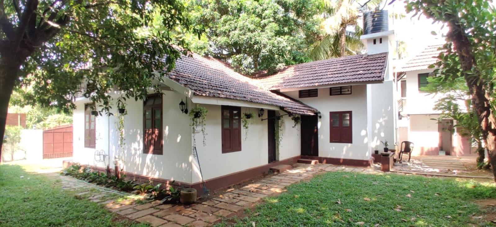 Lannister Inn Kochi Exterior photo